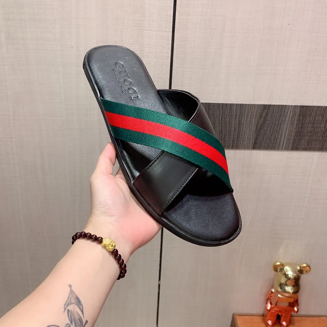 Slippers: New model: Factory price: 240💰💰🎩🎩🔥🔥《 Gucci* 》Series of slippers top purchasing agent🔍🔍Sold at the same time for men, original Italian imported webbing made of selected cowhide, exquisite workmanship,), sole: (super comfortable) original factory special sole, ⚠️exclusive double-layer movable molded sole super comfortable⚠️, real shot🎬the real thing is more beautiful🔍🔍266 regular code 38-44, can be ordered 45.